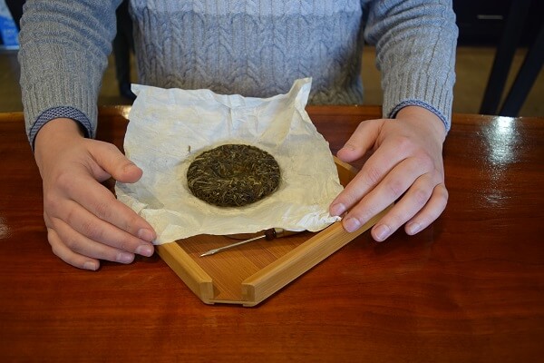 unwraped puer tea before it isbrewed gongfu style