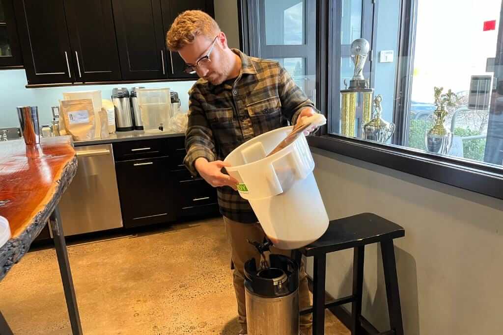 evan making nitro cold brew